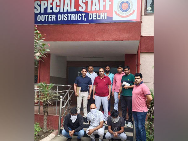 Delhi Police with the three arrested people. (Photo/ANI)