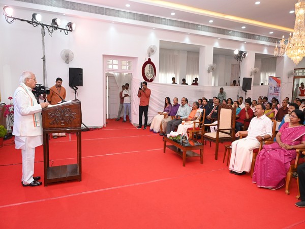 Kerala Governor Arif Mohammad Khan addressing the event (Photo: PIB)