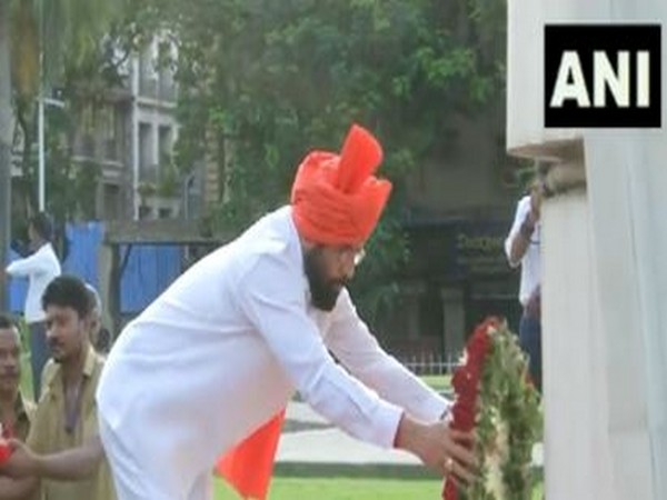 Eknath Shinde paying tribute at Hutatma Chowk in Mumbai (Photo/ANI)