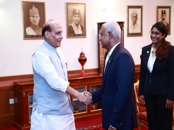Rajnath Singh meets Maldives President Ibrahim Mohamed Solih (Source: Twitter/@rajnathsingh)
