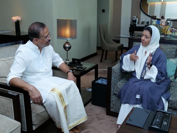 MoS Muraleedharan with Saudi Yoga Committee President Nouf Marwaai (Image Credit: Twitter/@MOS_MEA)