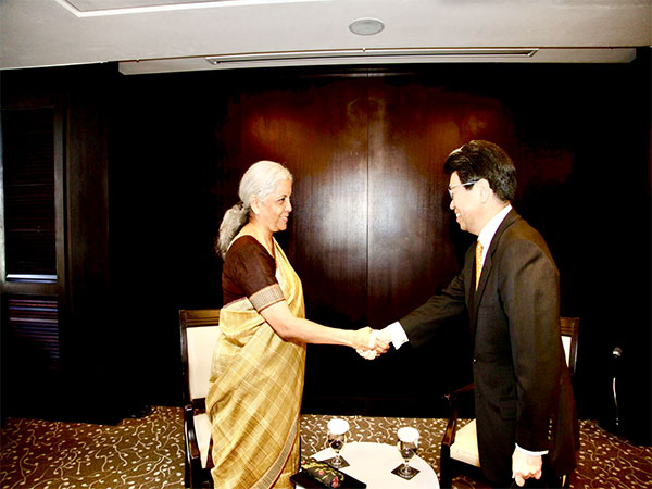 Union Finance Minister Nirmala Sitharaman and Japan Bank for International Cooperation (JBIC)'s Governor Hayashi Nobumitsu (Photo/@FinMinIndia)