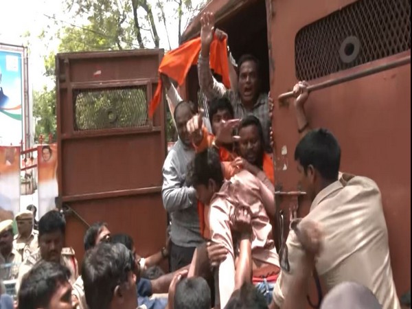 Bajrang Dal members protesting against Congress Karnataka manifesto (photo credit/ANI) 