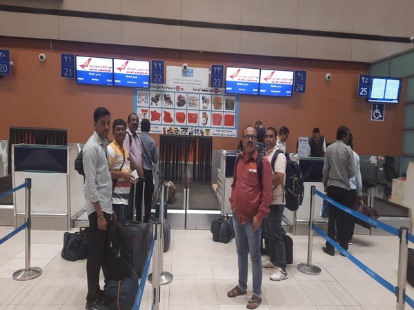 Group of 14 evacuees left Jeddah for Mumbai (Image Credit: Twitter/@MEAIndia)