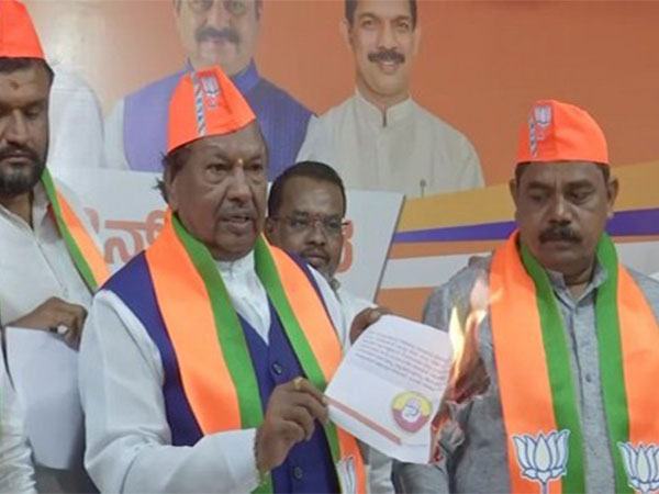 BJP leader KS Eshwarappa burnt Karnataka Congress manifesto. (Photo/ANI)