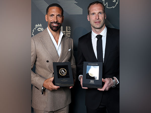 Rio Ferdinand and Peter Cech (Photo: Twitter/Premier League)