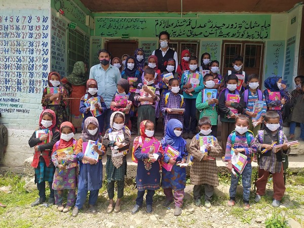 Social Activist Mudasir Dar with local kids (Photo/ANI)