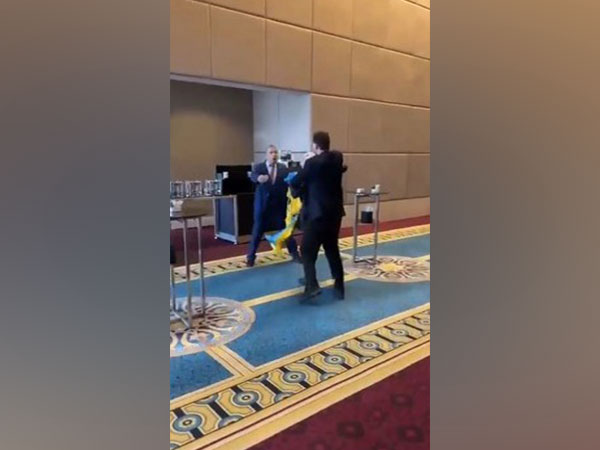 Scuffle between Ukrainian MP and Russian Diplomat. (Photo credit: Twitter/VladDanGheorghe)
