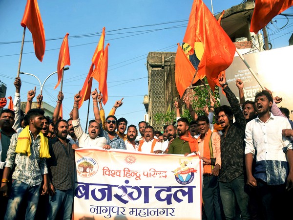 Bajrang Dal workers protesting against Congress party (File Photo/ANI)