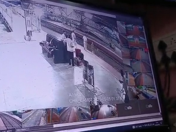 Visuals from CCTV at railway station (Photo/ANI)
