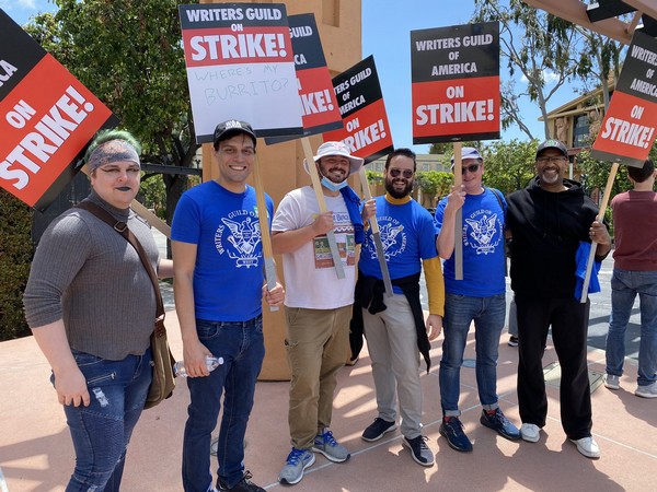 WGA strike (image source: Twitter)