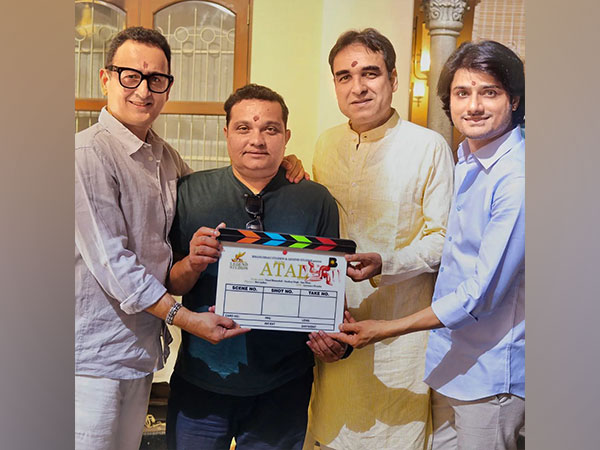 Pankaj Tripathi and 'Main Atal Hoon' team (Image Source: Instagram)