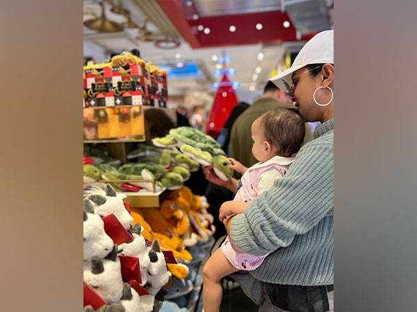 Priyanka Chopra with daughter Malti (Image Source: Instagram)