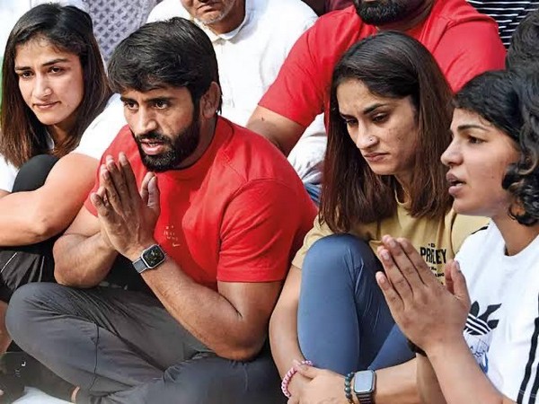 Bajrang Punia, Vinesh Phogat, Sakshi Malik, Babita Phogat (Twitter: Photo/BajrangPunia)