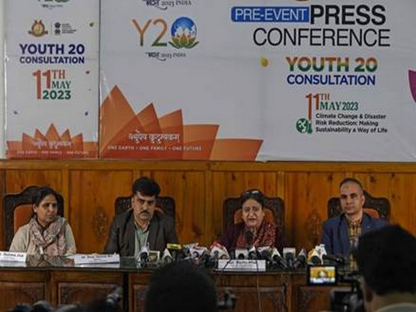University of Kashmir press conference (Photo/PIB) 