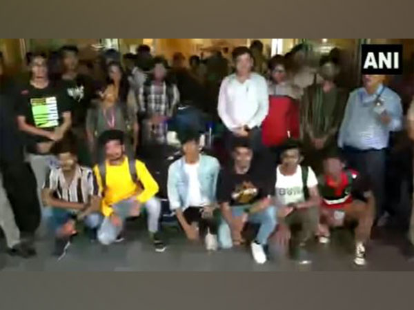 Students arrive at Mumbai airport. (Photo/ANI)