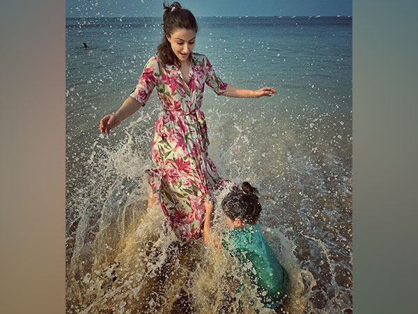 Soha Ali Khan with Inaya. (Image Source: Instagram)