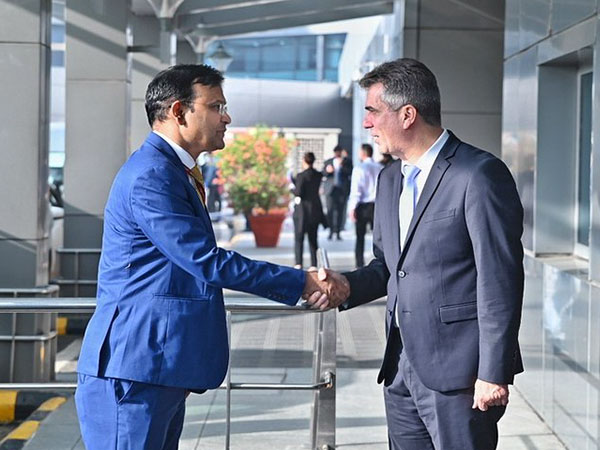 Israel Foreign Minister Eli Cohen arrives in India. (Photo: Twitter//MEA) 