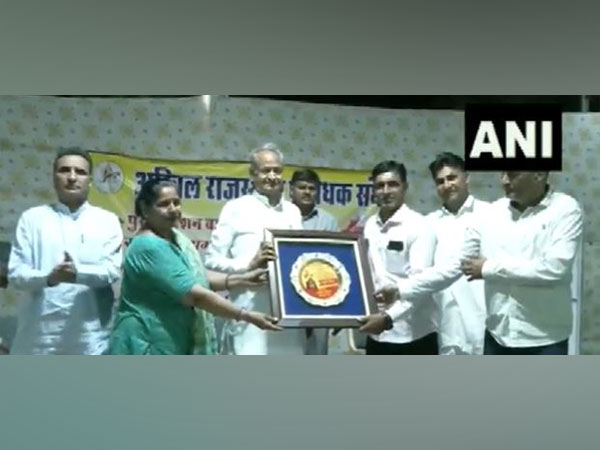 Employees of electricity department meet Rajasthan CM Ashok Gehlot