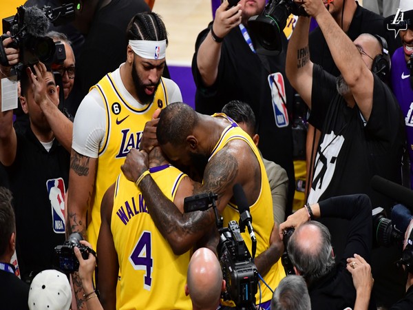 Anthony Davis, Lonnie Walker and Lebron James after their win over Warriors in Game 4. (Twitter: Photo/Lakers)
