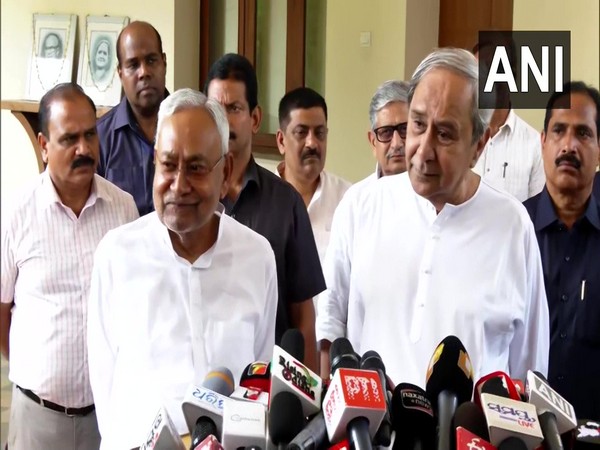 Bihar Chief Minister Nitish Kumar with Odisha CM Naveen Patnaik in Bhubhaneshwar