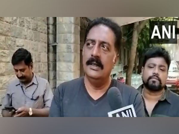 Actor Prakash Raj casts vote (Photo/ANI)