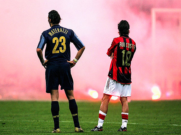 UEFA Champions League Quater-Final in 2004 between AC Milan and Inter Milan (Twitter: Photo/brfootball)