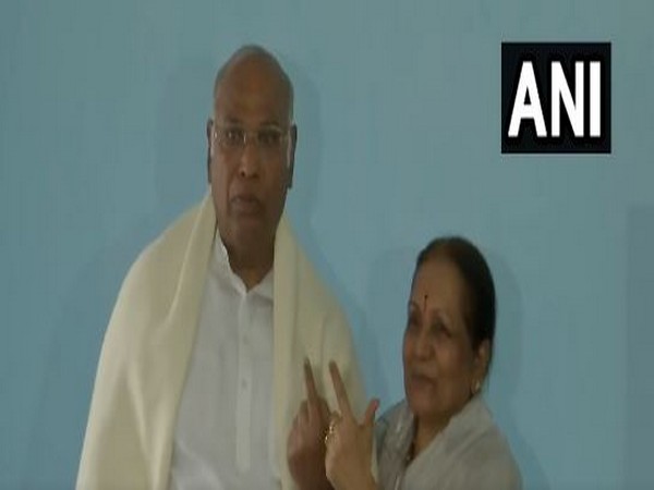 Congress national president Mallikarjun Kharge casts vote along with his wife (Photo/ANI)