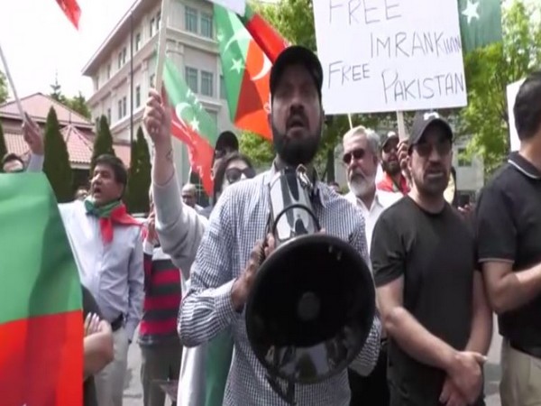 Pakistan Tehreek-e-Insaf supporters hold protest outside Pakistan Embassy in Washington (Image Credit: ANI)