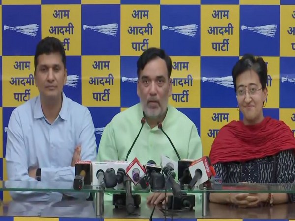 AAP leader Goapal Rai (Right) addressing a press conference in Delhi (Photo/ANI)