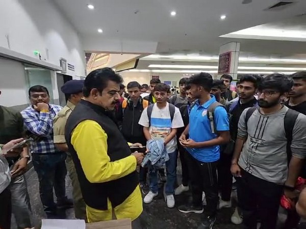 Indore MP Shankar Lalwani with students (Photo/ANI)