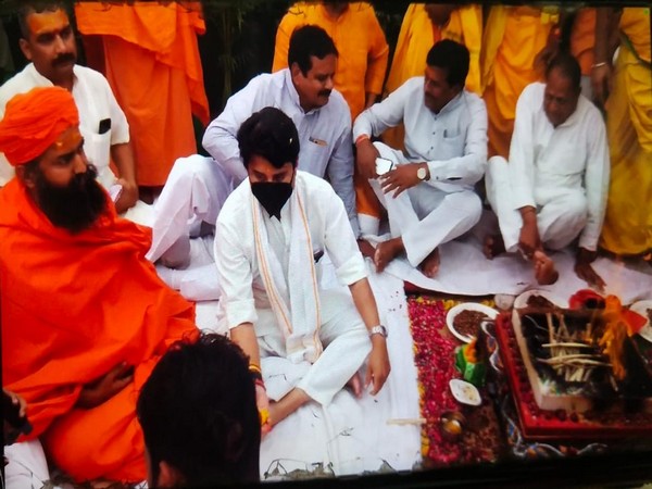 Union Minister Jyotiraditya Scindia performing bhoomi pujan (Photo/ANI)