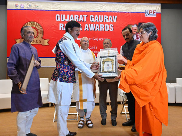Master Weaver Dineshbhai Patolawala Honoured with Gujarat Gaurav Ratna Award for Textile Innovation and Excellence