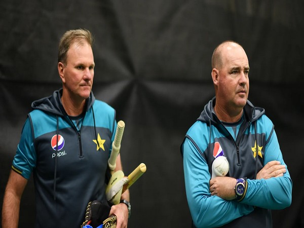 Grant Bradburn and Mickey Arthur (left and right). (Photo- ICC)