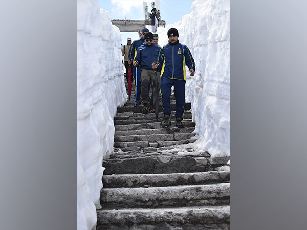 Chamoli DM Himanshu Khurana while taking stock of Hemkund Sahib Yatra (Photo/DM office Chamoli)