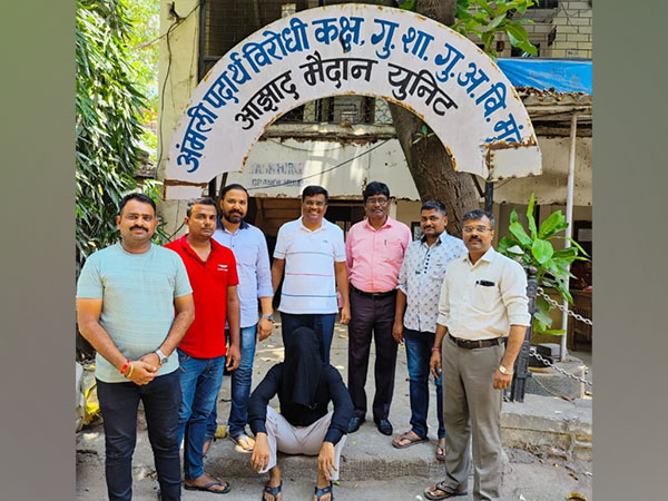 Arrested drug peddler in custody of Mumbai's Anti-Narcotics Cell (Photo/ ANI)