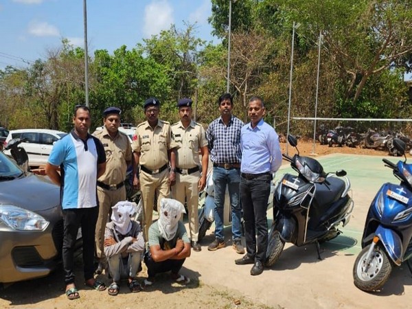 Calangute police with two arrested accused (Photo/ANI)