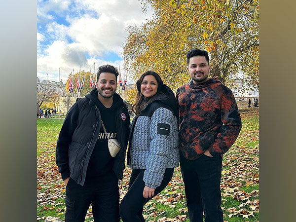 Parineeti Chopra with her brothers (Image source: Instagram)