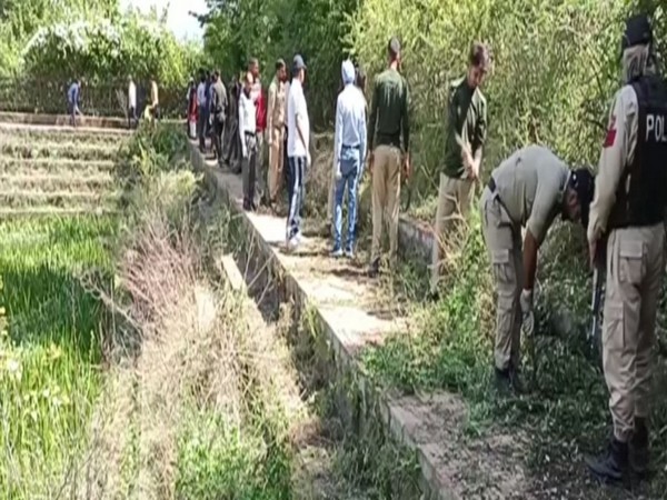 Cleaning operations of Rani Talab Park launched by Jammu and Kashmir police and Batote Municipal Council in Ramban. (Photo/ANI)