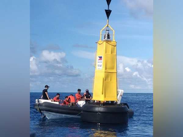 The Philippines has installed 5 navigational buoys inside its EEZ in the South China Sea. (Photo Credit: Twitter/@jaytaryela)