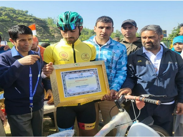 Kashmiri youths pedal for peace to welcome G20 summit (Photo/ANI)