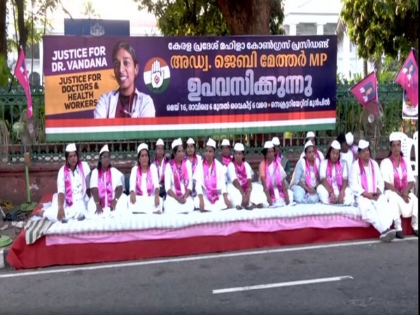 Congress Mahila Morcha stages protest over murder of Kerala Doctor (Photo/ANI)