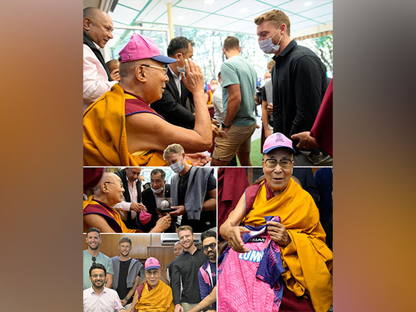 Rajasthan Royals players with Dalai Lama (Image: Twitter/ Rajasthan Royals)