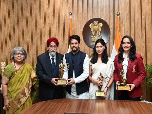 National Sports Awardees with Sports Minister Anurag Singh Thakur (Photo: SAI Media)