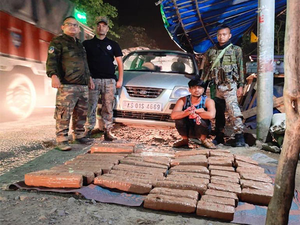 Accused after the arrest (Photo Courtesy:lrbishnoiips/Twitter)