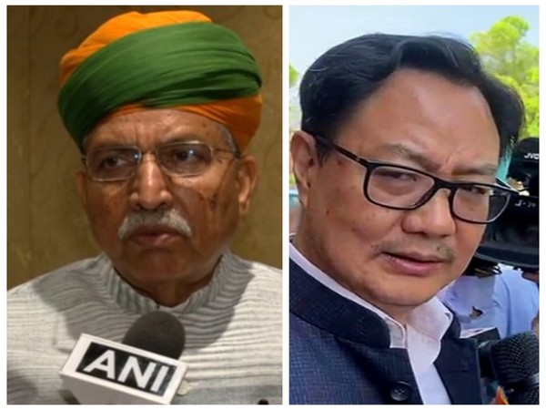 Union Ministers Arjun Ram Meghwal (left) and Kiren Rijiju (File Photo/ANI)