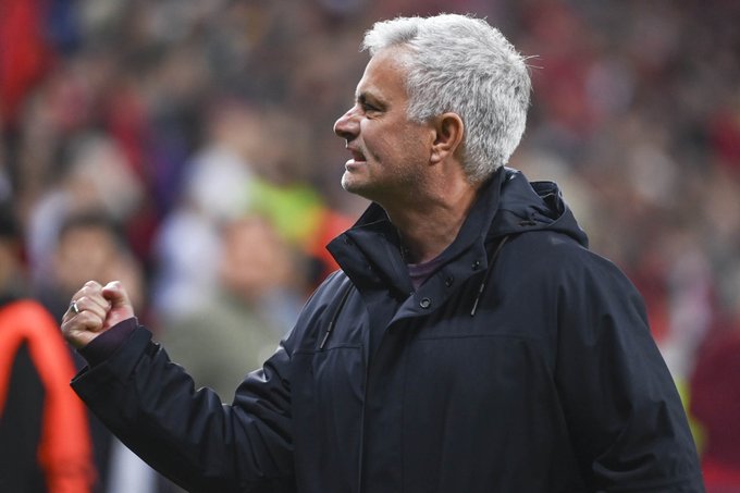 Jose Mourinho (Twitter: Photo/ OfficialASRoma)