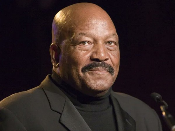 Jim Brown (Image source: Twitter)