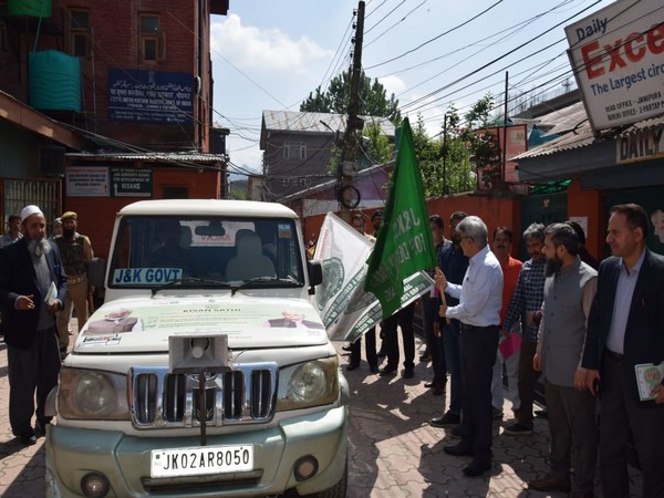 Additional Chief Secretary, Agriculture Production Department, Atal Dulloo launches 'Aalav' awareness programme for farmers in Srinagar (Photo/ANI)