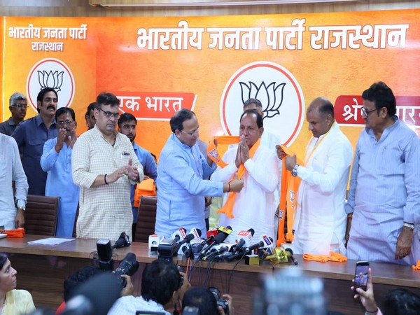 Congress leader Subhash Maharia joins BJP (Photo: Twitter/@ArunSinghbjp)